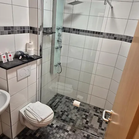 Hotel Am Kamin - Modern - Free Wifi - Parking 2*
