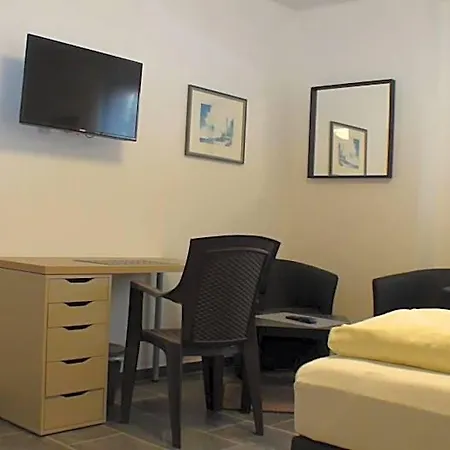 Hotel Am Kamin - Modern - Free Wifi - Parking 2*